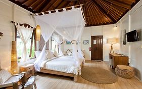 Mondo Surf Village